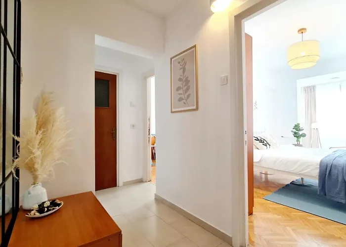 Harmony Plaza 2br Апартаменти *